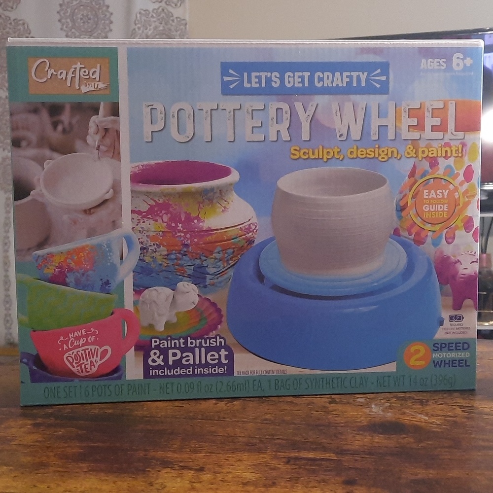 Pottery kit with batteries